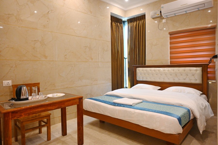 Deluxe air-conditioned room at SSK Marina Residency featuring a comfortable double bed, modern interiors, complimentary amenities, and premium hospitality.